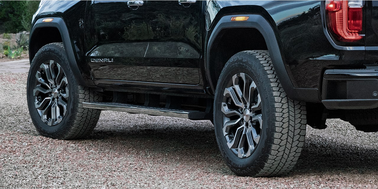 Vue rapprochée des roues du GMC Canyon Denali 2026.