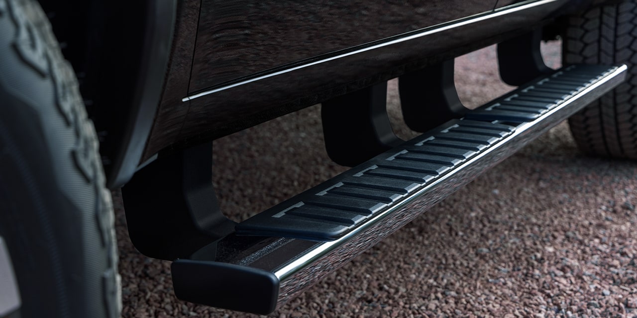 Vue rapprochée du marchepied du GMC Canyon Denali 2026.