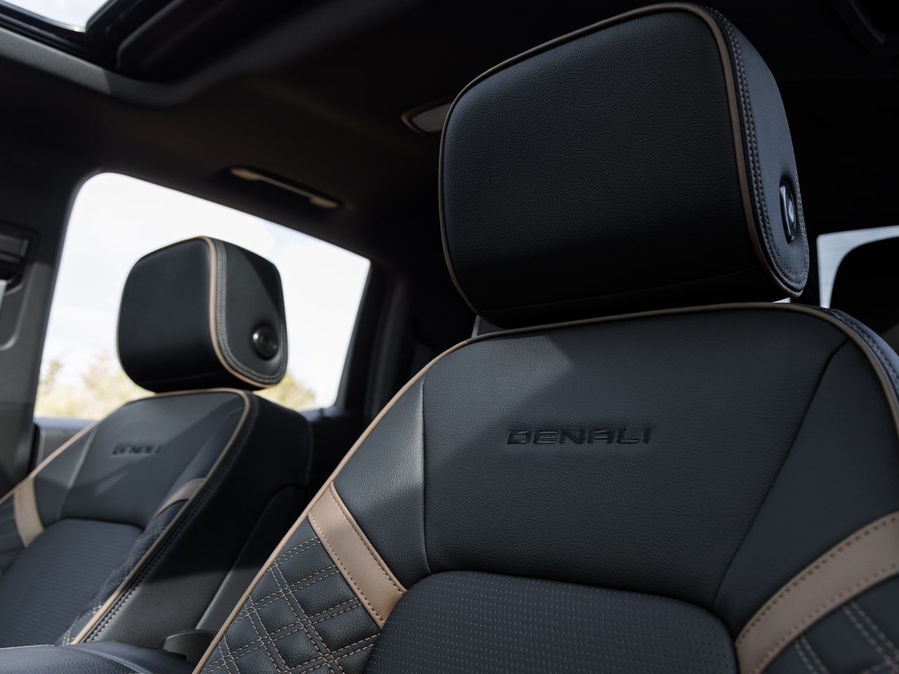 Vue rapprochée des sièges confortables du GMC Canyon Denali 2026.
