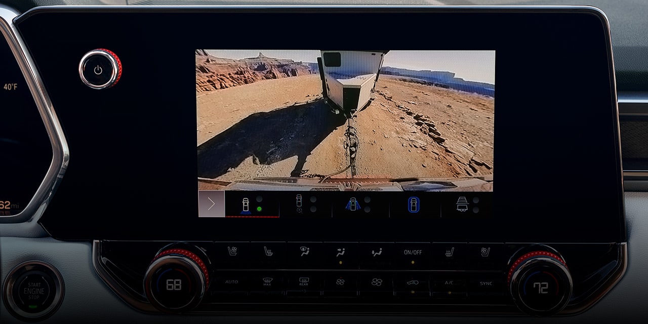 Une vue de caméra est affichée sur l’écran du système d’infodivertissement du GMC Canyon Élévation 2026.