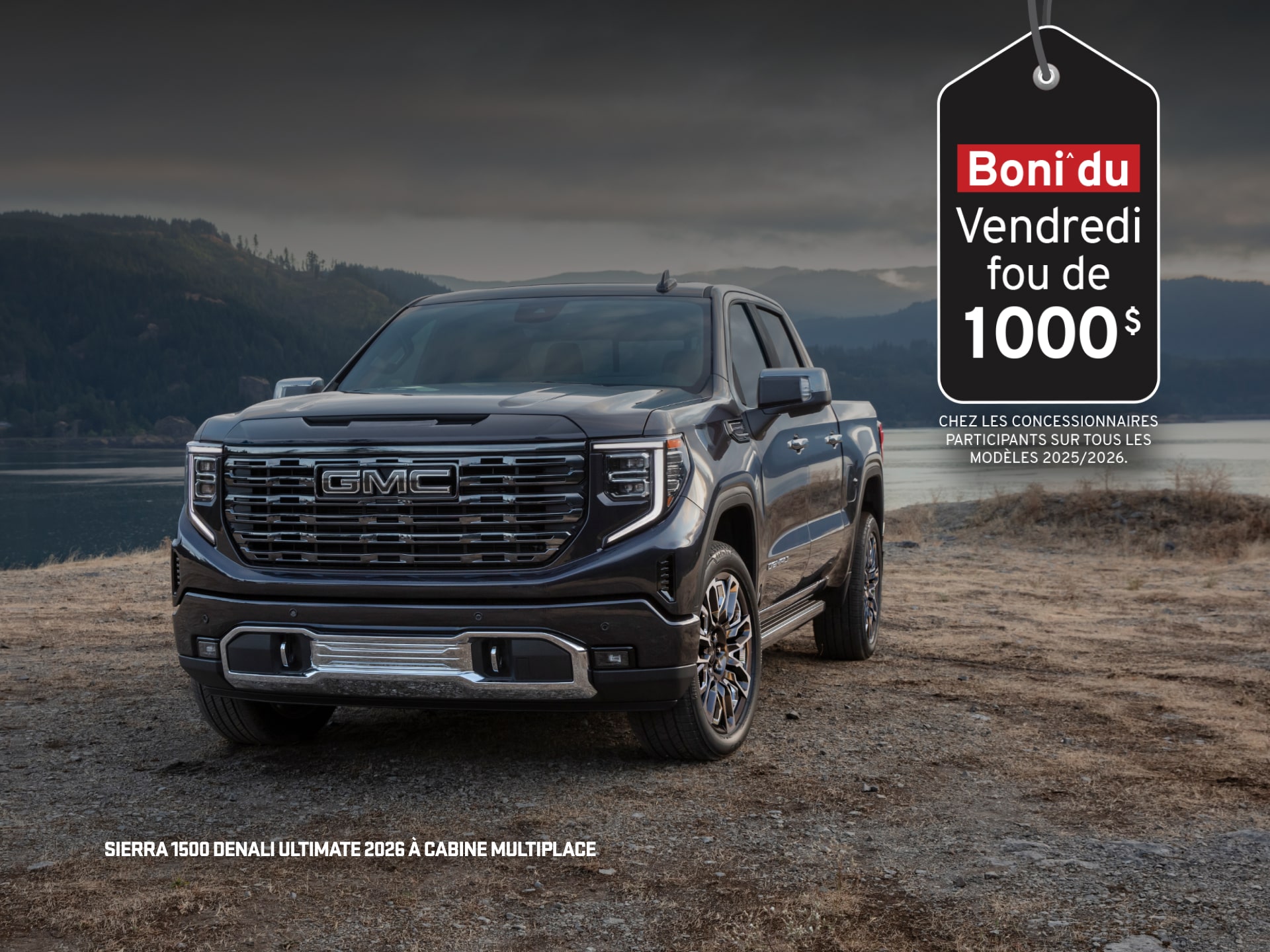 Deux pick-up GMC Sierra 1500 2026 stationnés dans un pré à côté d’un plan d’eau.