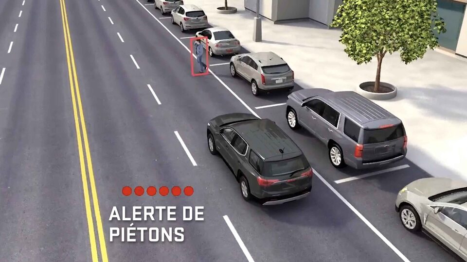 Système de freinage de détection des piétons à l’avant du GMC Acadia 2023.