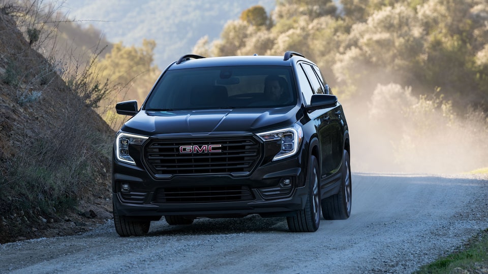 GMC Terrain Elevation 2022 : conduite sur route.